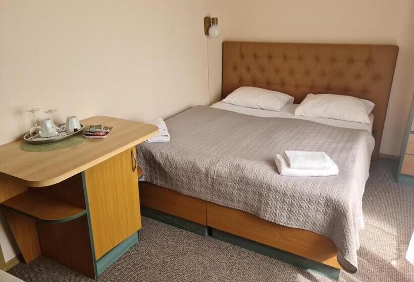 اتاق استاندارد, Medziotoju Kiemelis