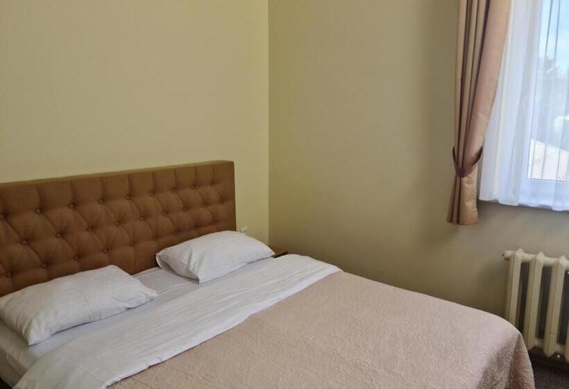 اتاق استاندارد, Medziotoju Kiemelis