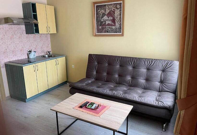 استودیوی استاندارد, Medziotoju Kiemelis