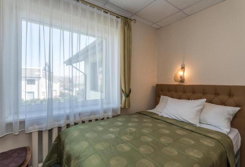 اتاق عادی, Medziotoju Kiemelis