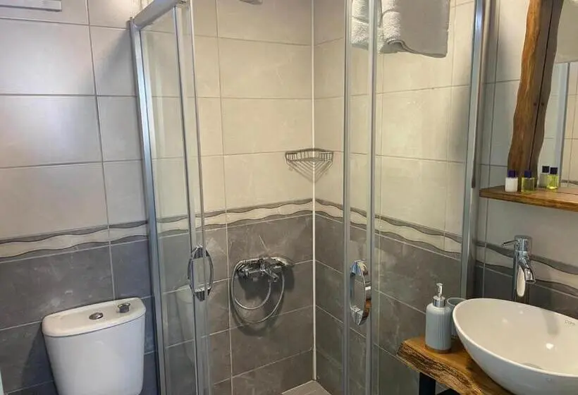 آپارتمان 1 خوابه همکف, Azra Apart & Otel
