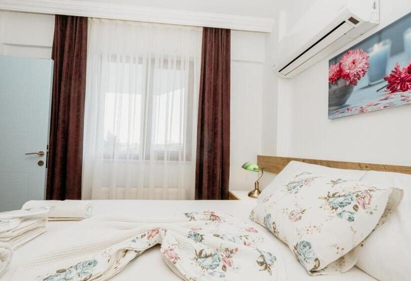 带阳台套房, Azra Apart & Otel