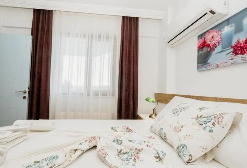 سوئیت با بالکن, Azra Apart & Otel