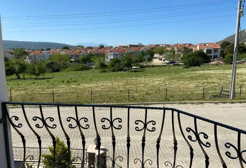 سوییت خانوادگی, Azra Apart & Otel