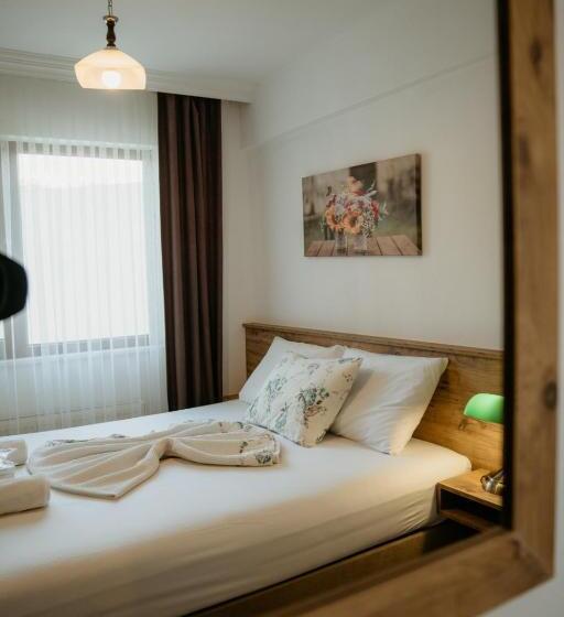 سوییت خانوادگی, Azra Apart & Otel