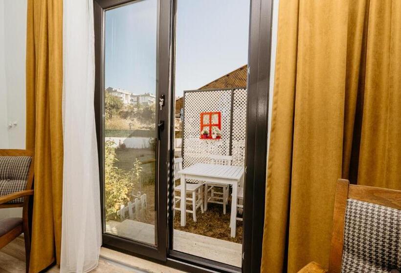 标准房带园景, Azra Apart & Otel