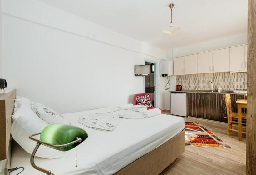 标准间带阳台, Azra Apart & Otel