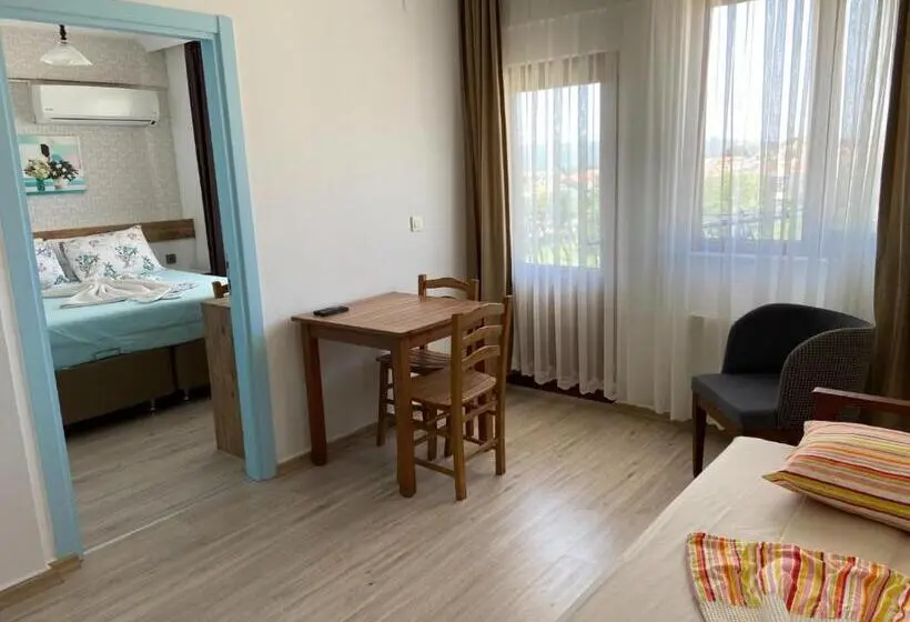 اتاق استاندارد سه تخته با بالکن, Azra Apart & Otel