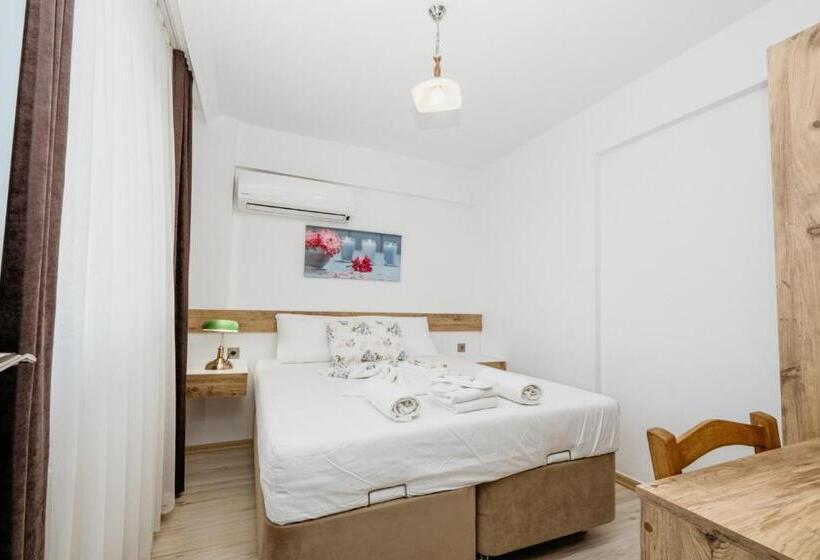 带阳台套房, Azra Apart & Otel