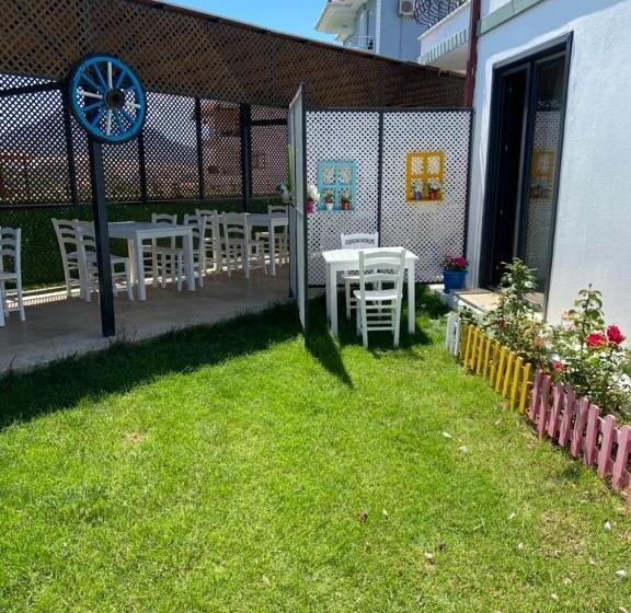 标准房带园景, Azra Apart & Otel