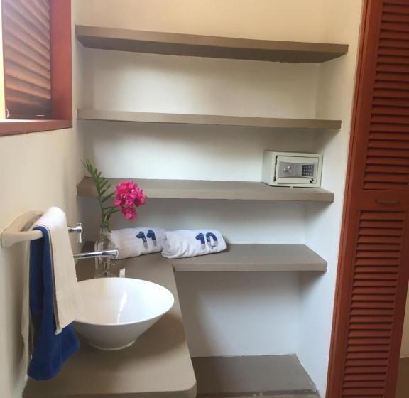 اتاق استاندارد با چشمانداز دریا, Chiniu