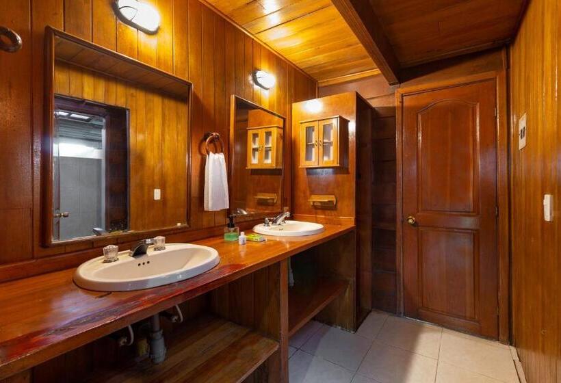 بانگلوی استاندارد با چشمانداز دریا, Chiniu