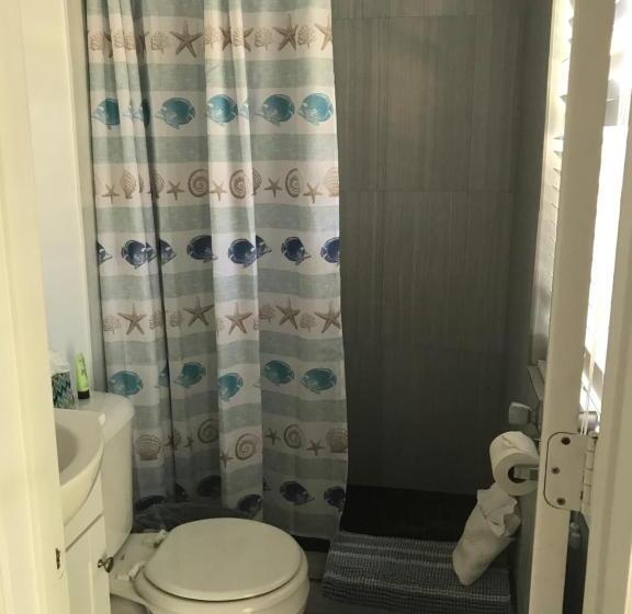 استودیوی لوکس, Island Club Turks & Grace Bay Place