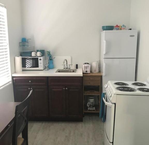 استودیوی لوکس, Island Club Turks & Grace Bay Place