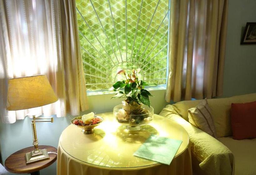 בקתה סטנדרטית, A La Fugue