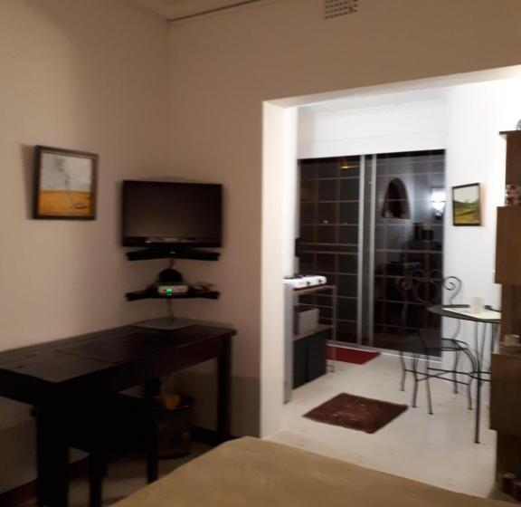 חדר סטנדרט פנימי, A La Fugue