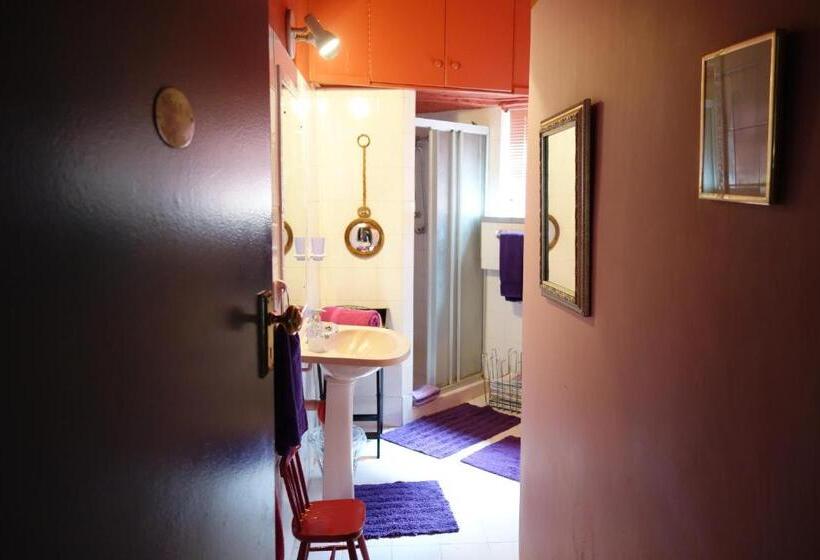 חדר סטנדרט לשלושה עם טרסה, A La Fugue