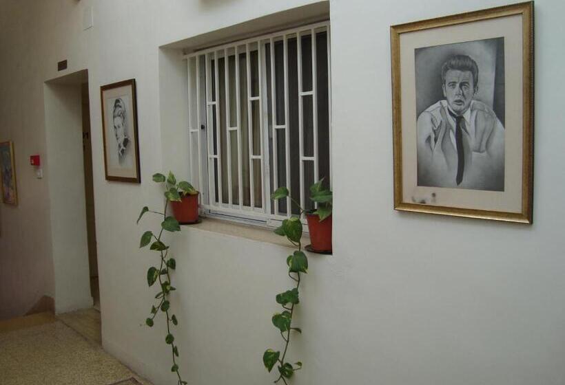 اتاق اکونومی, Gallery