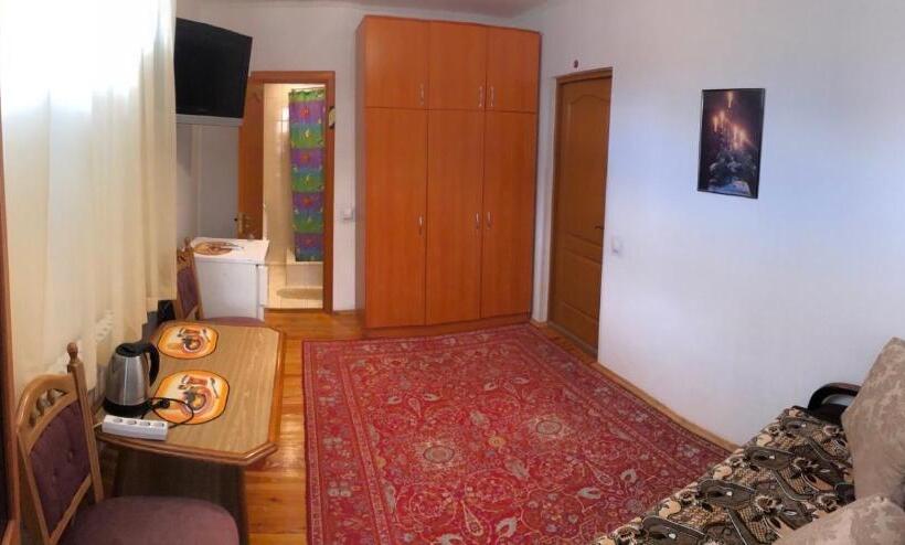 سوییت خانوادگی, Magnolia Truskavets