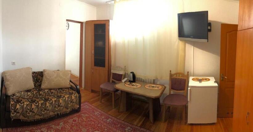 سوییت خانوادگی, Magnolia Truskavets