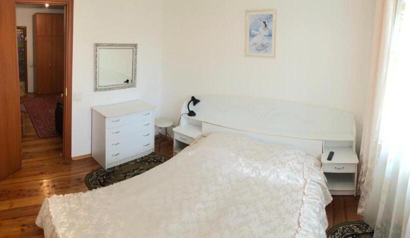 سوییت خانوادگی, Magnolia Truskavets