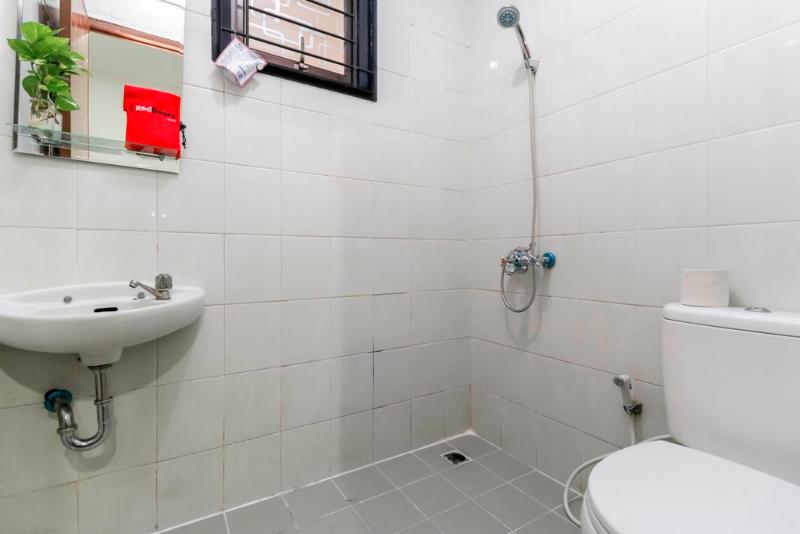 Номер Стандарт, Reddoorz Plus Near Trisakti University