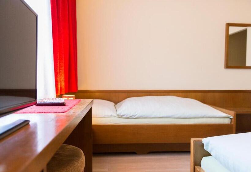 베이직 3인 룸, Gasthof Mandorfer