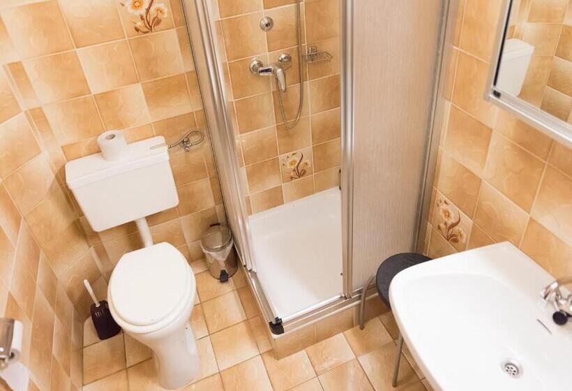 베이직 3인 룸, Gasthof Mandorfer