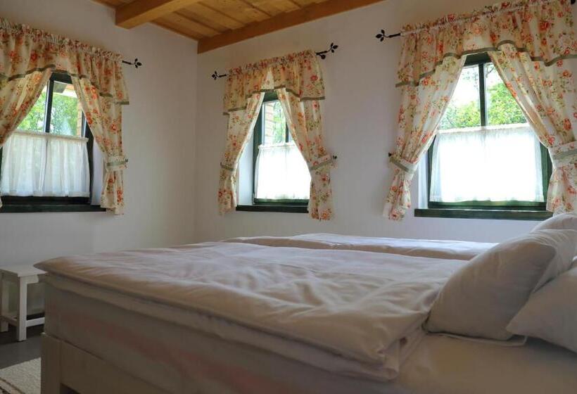 منزل غرفة نوم واحدة, Béni Family Wine Farm