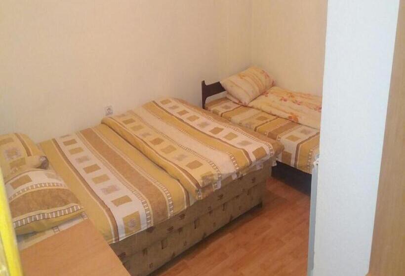 اتاق استاندارد سه نفره, Guesthouse Meče