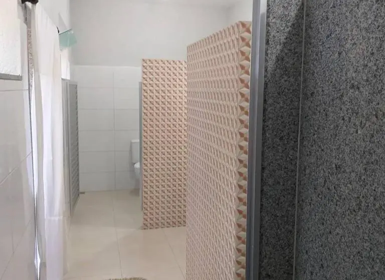 ルームシェアのワンベッド, Sefiroh Hostel