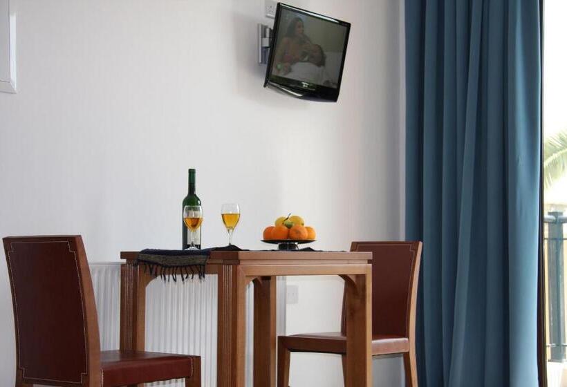 Апартаменты 1 Спальня, C & A Hotel Apartments