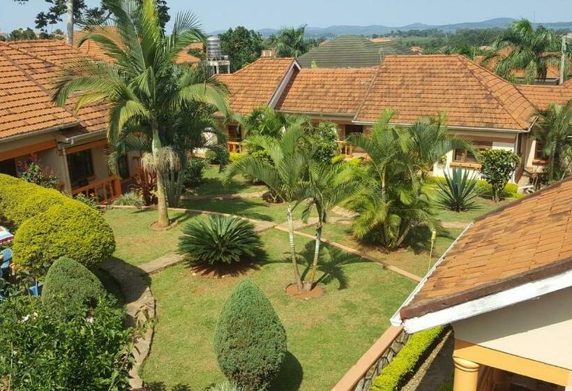 استودیوی لوکس, Keelan Ace Villas