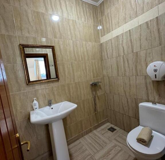 Семейный Номер, Hanu Satului