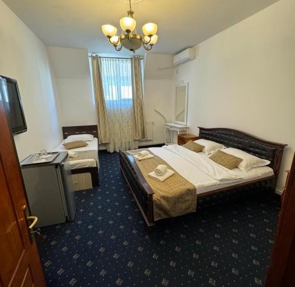 Семейный Номер, Hanu Satului