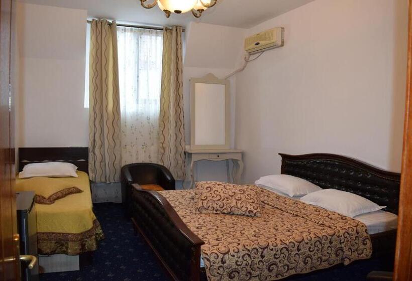 Семейный Номер, Hanu Satului