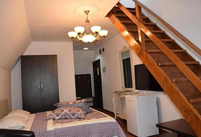 Family Suite, Hanu Satului