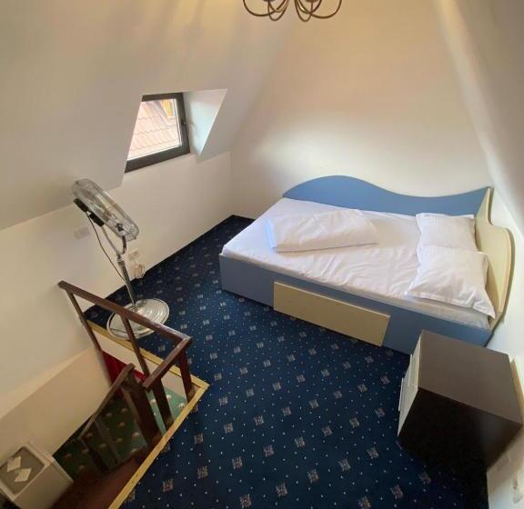 Family Suite, Hanu Satului