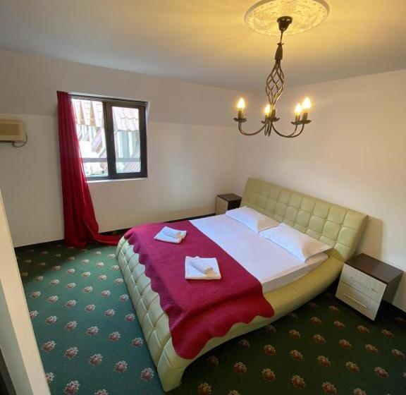 Family Suite, Hanu Satului