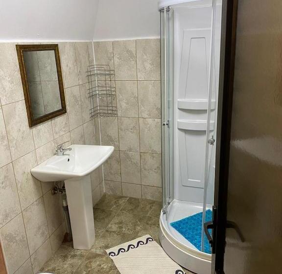 Family Suite, Hanu Satului