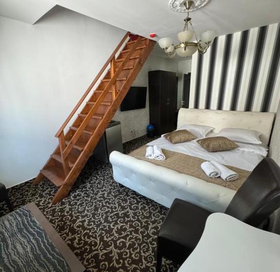 Family Suite, Hanu Satului