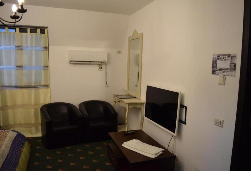 Номер Deluxe, Hanu Satului