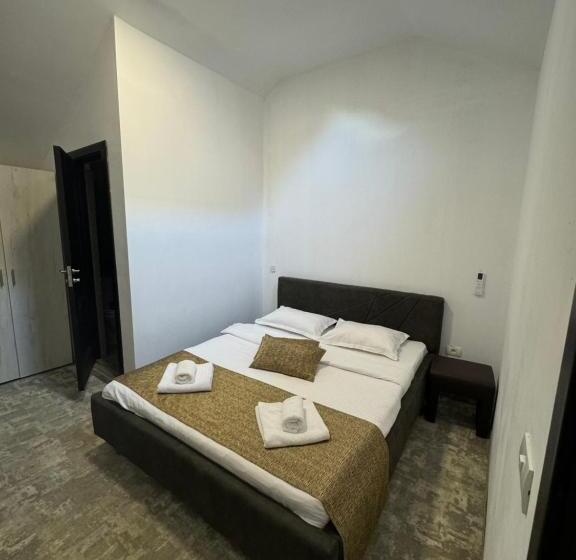 Номер Стандарт, Hanu Satului