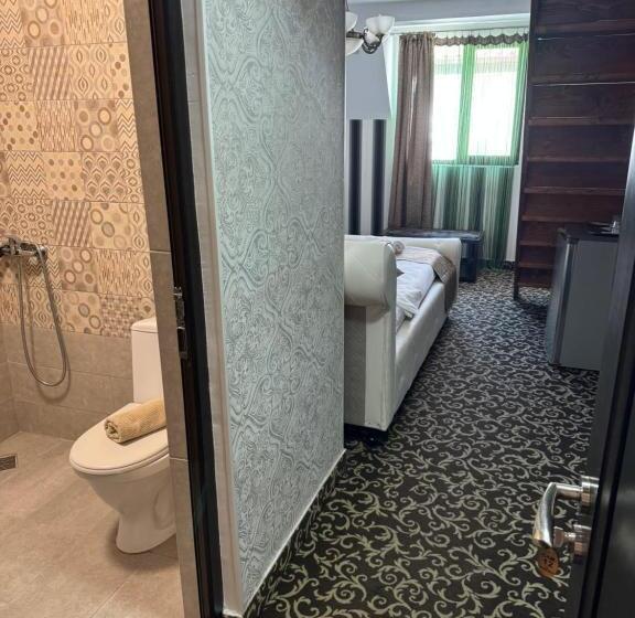 Family Suite, Hanu Satului