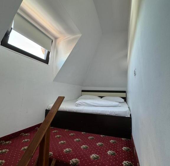 Family Suite, Hanu Satului