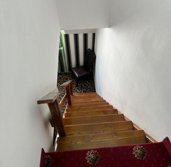 Family Suite, Hanu Satului