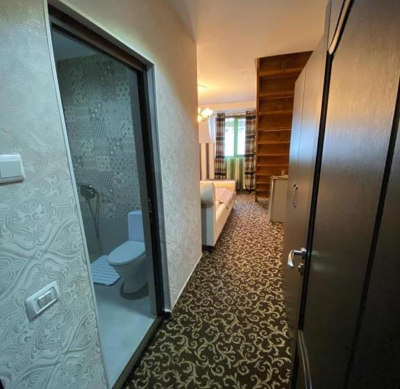 Family Suite, Hanu Satului