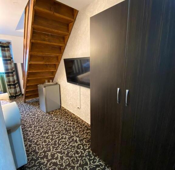 Family Suite, Hanu Satului