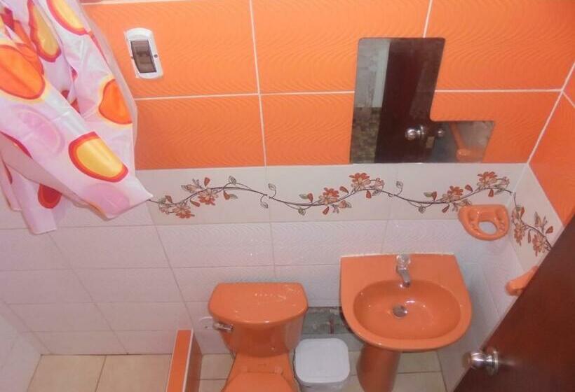 标准单人间, Lola Hosting