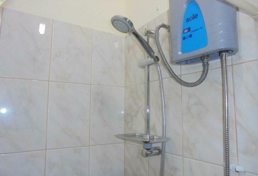 标准间, Lola Hosting